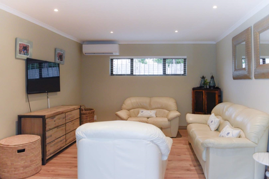 4 Bedroom Property for Sale in Bloubergrise Western Cape